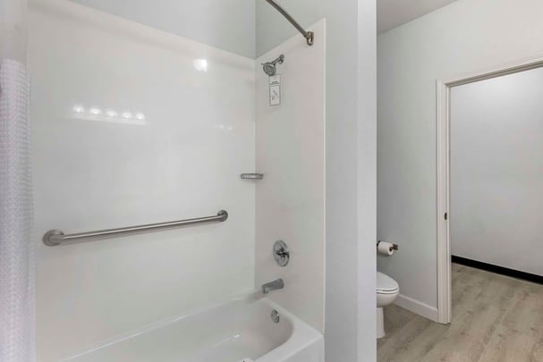 King Suite - Spr. Bedroom Bath