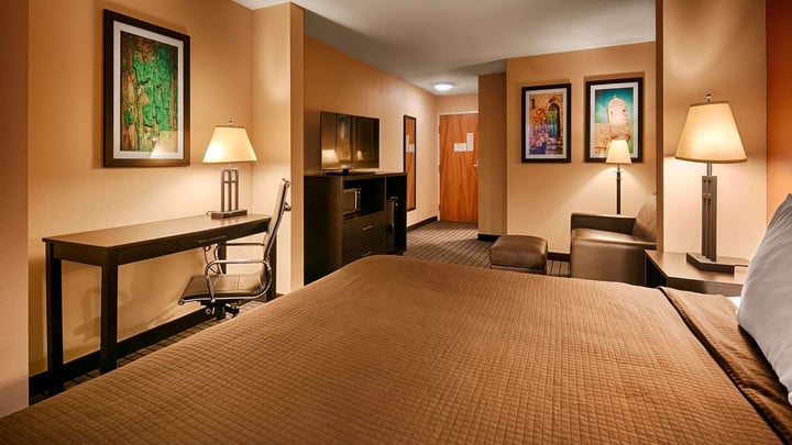 King Suite w/ Sofa Bed