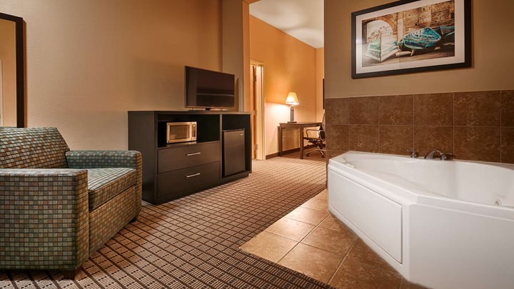 King Whirlpool Suite