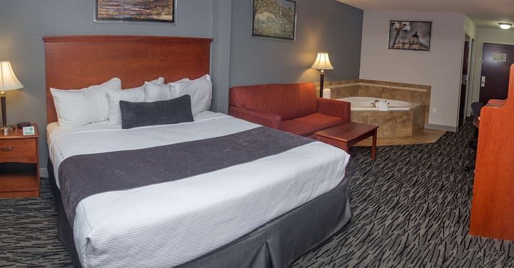 King Whirlpool Suite