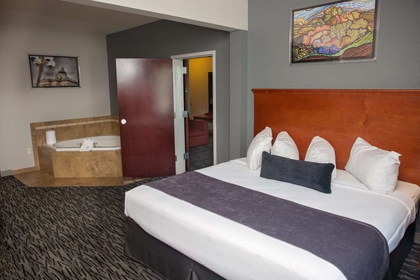 King Suite Whirlpool