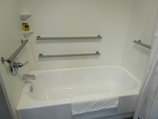 Accessible Room Bathtub/Shower