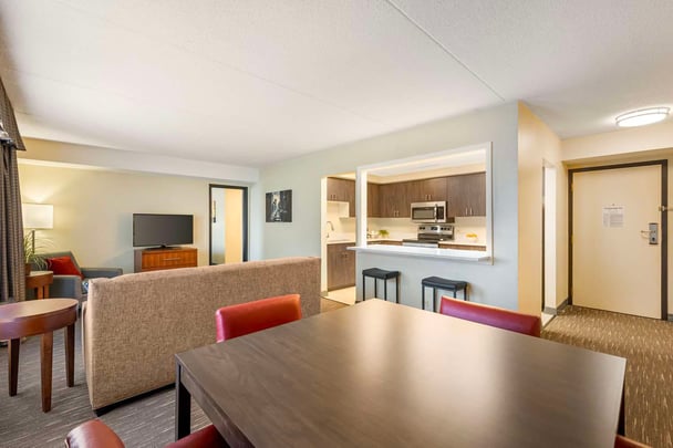 King Suite w/ Living Room