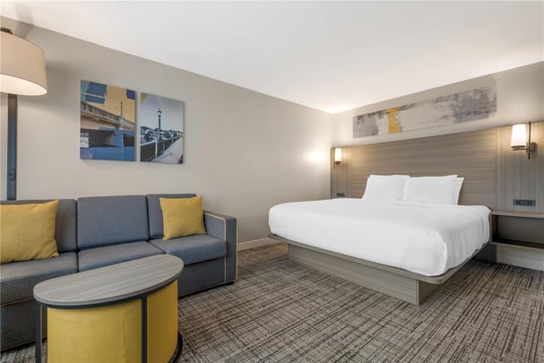 Accessible King Guest Room (Sofabed)