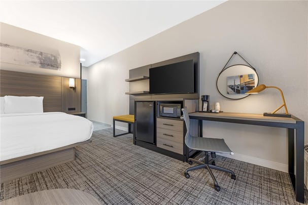 King Guest Room (Patio)