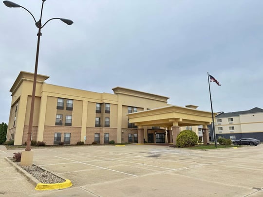 SureStay by Best Western Forsyth Decatur Exterior