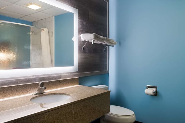 King Room with Jetted Tub Bathroom