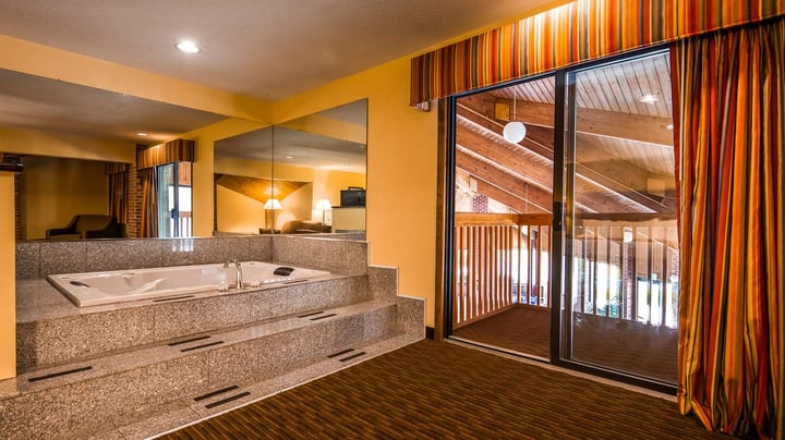 Whirlpool Room With Balcony