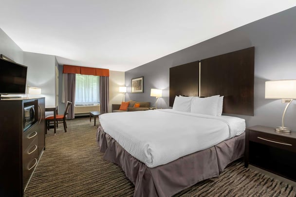 King Bed Exterior Access