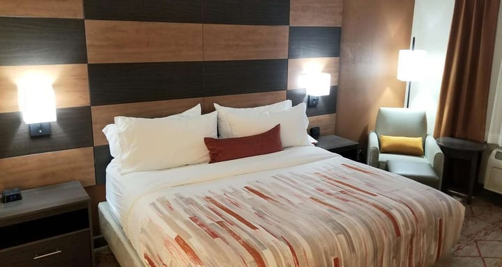 Stretch out in spacious King rooms