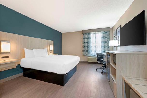 Queen Bed Room Accessible