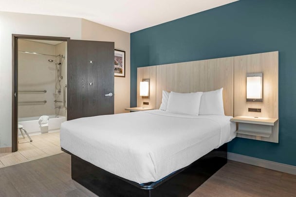 Queen Bed Room Accessible