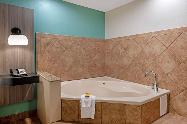 Suite with Whirlpool