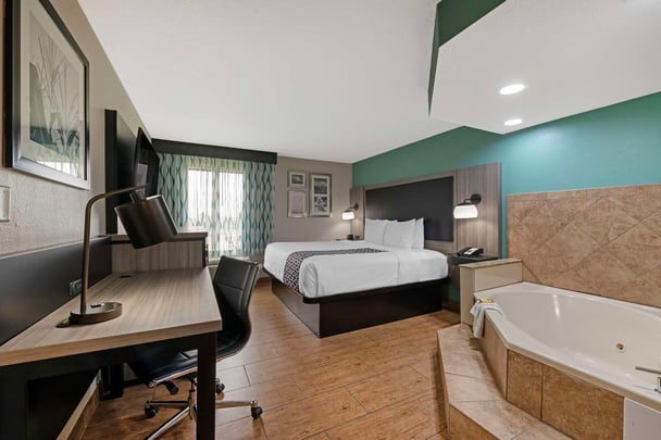 Suite with Whirlpool