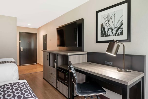 2 Queen Bed (Accessible & Pet Friendly)