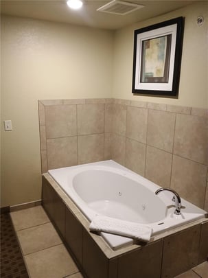 King with Jacuzzi