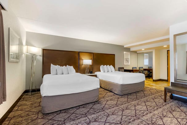 Double Queen Walk-in