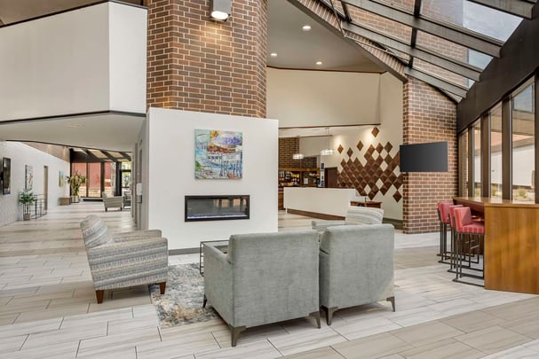 Best Western Plus Waterloo & Cedar Falls Lobby