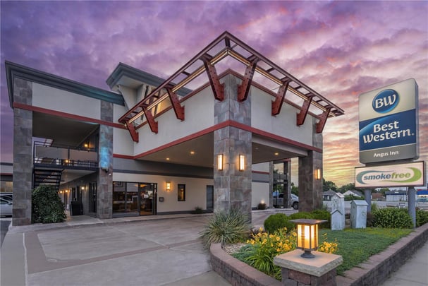 BW Angus Inn Twilight