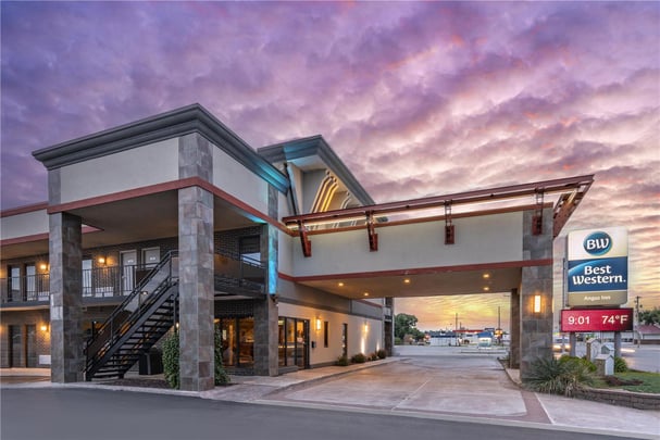 BW Angus Inn Twilight