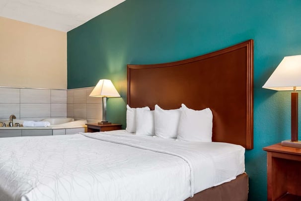 King Suite with Whirlpool Tub