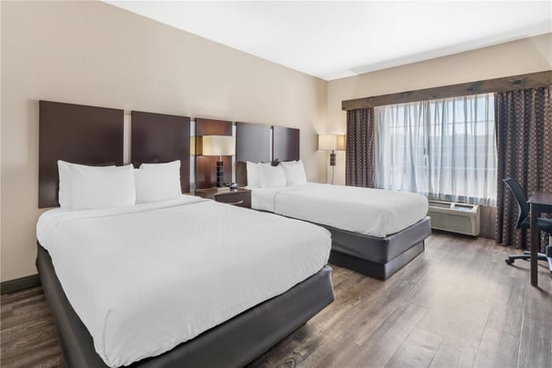 Double queen bedroom