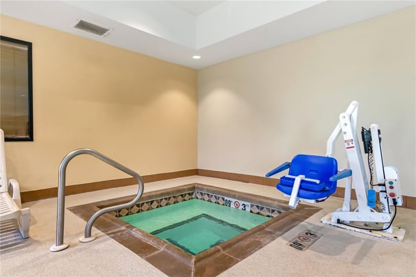 BW Hiawatha KS HotTub