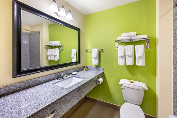 BW Pratt KS NKS -- Bathroom