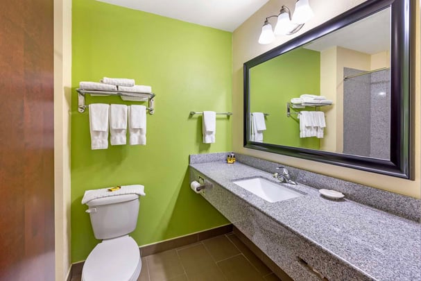 BW Pratt KS NQQ -- Bathroom