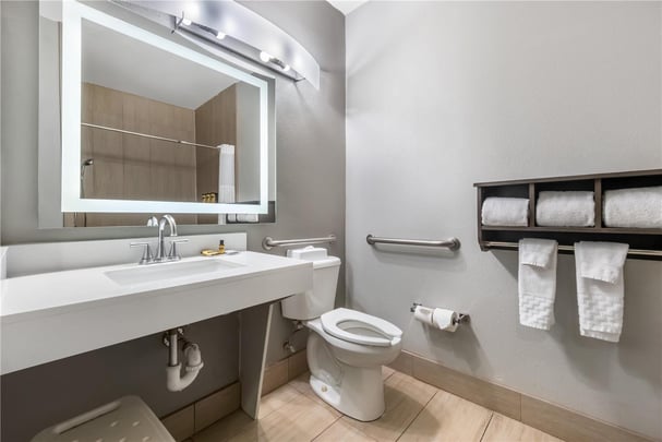 King ADA with Roll In Shower