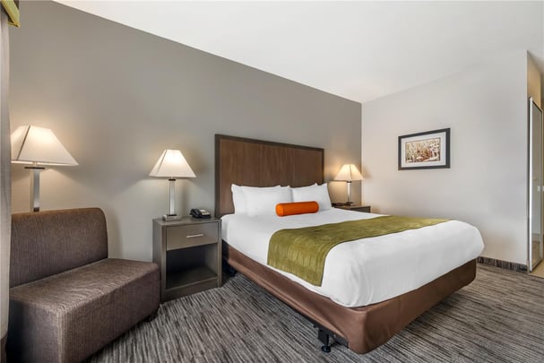 King ADA with Bathtub