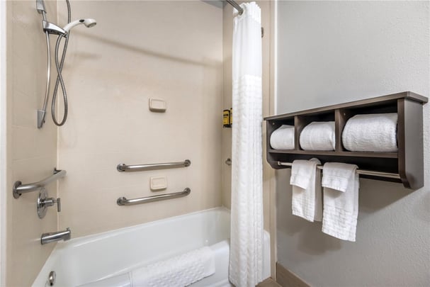 King ADA with Bathtub