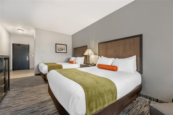 2 Queen ADA with Bathtub