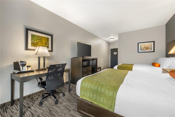 2 Queen ADA with Bathtub