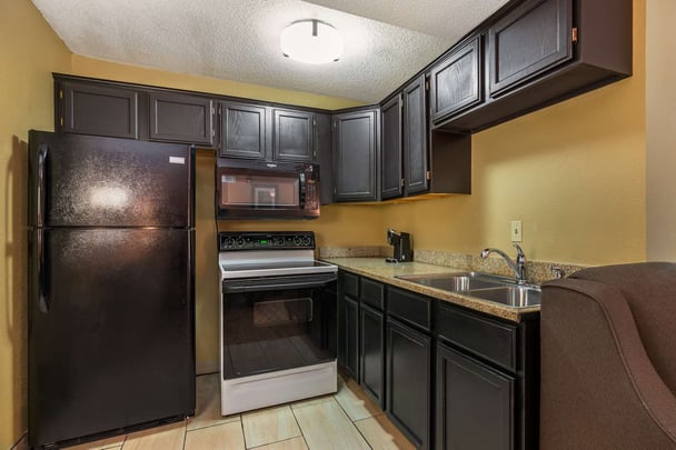 King Suite w/ Kitchenette & Living Room