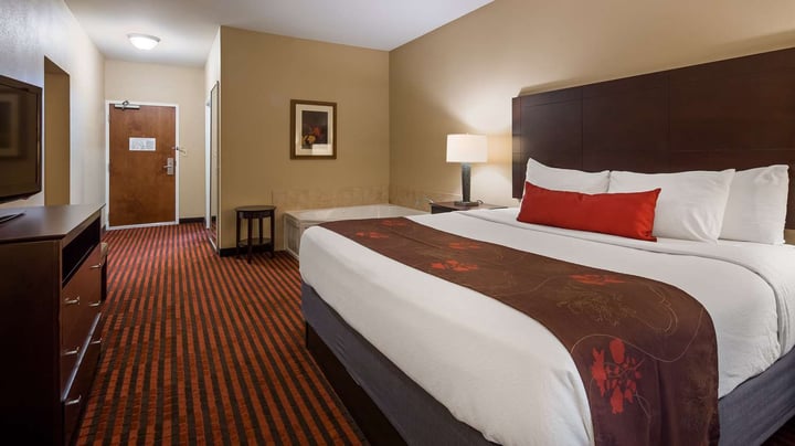 King Bed Whirlpool Room