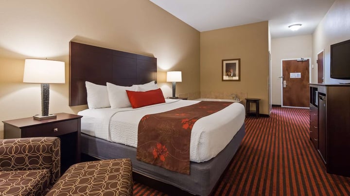 King Bed Whirlpool Room