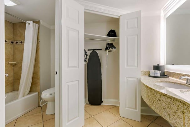 Bathroom - 2 Queen Beds