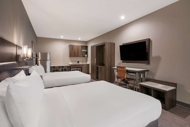 Accessible 2 Queen Suite