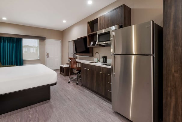 King Suite with Sofa Bed and Kitchenette | Shower