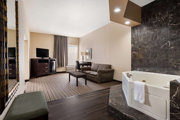 Jacuzzi Suite