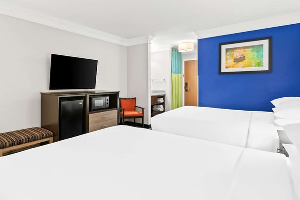 Double Queen Guestroom