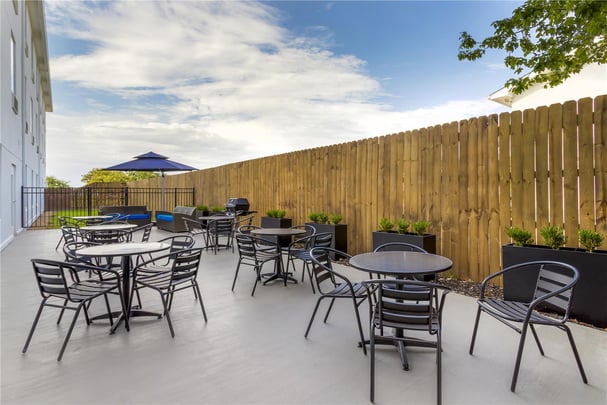 BW Executive Hotel LA Patio