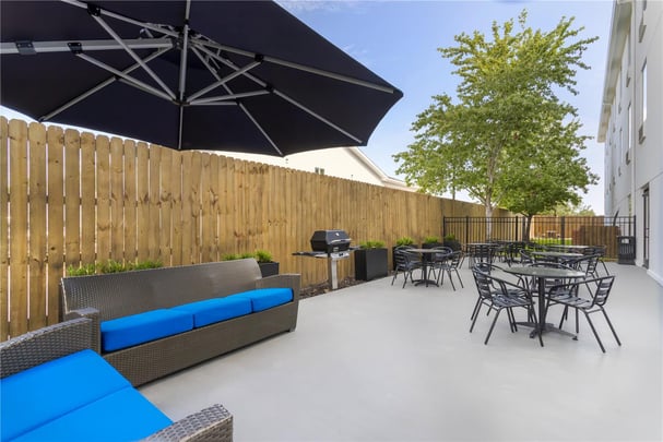 BW Executive Hotel LA Patio