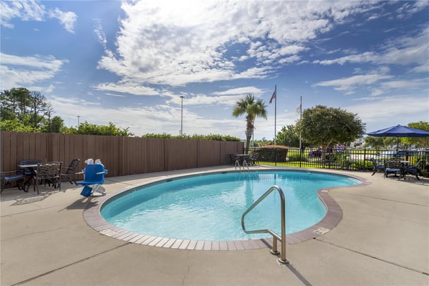 BW Executive Hotel LA Pool