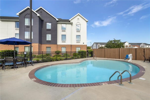 BW Executive Hotel LA Pool