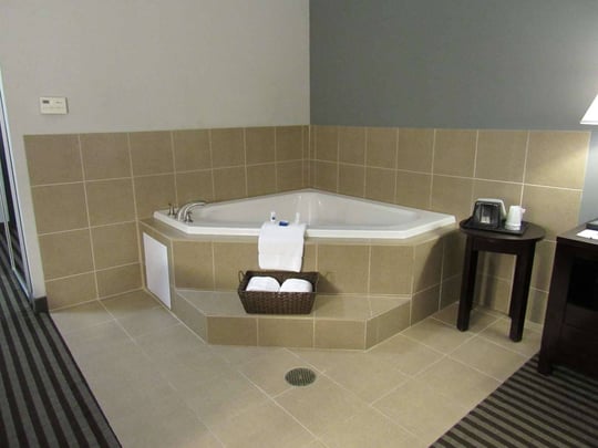 King Suite Whirlpool Tub