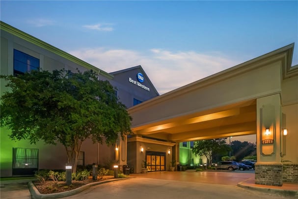 BW SaintFrancisville LA Twilight