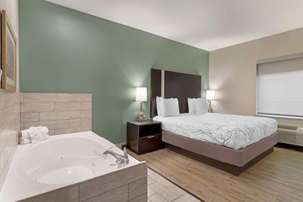 King Whirlpool Room
