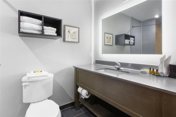 BW Double Queen Suite- Bathroom